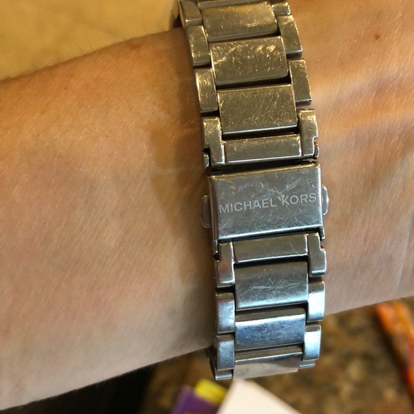 Michael Kors silver watch - Picture 4 of 5
